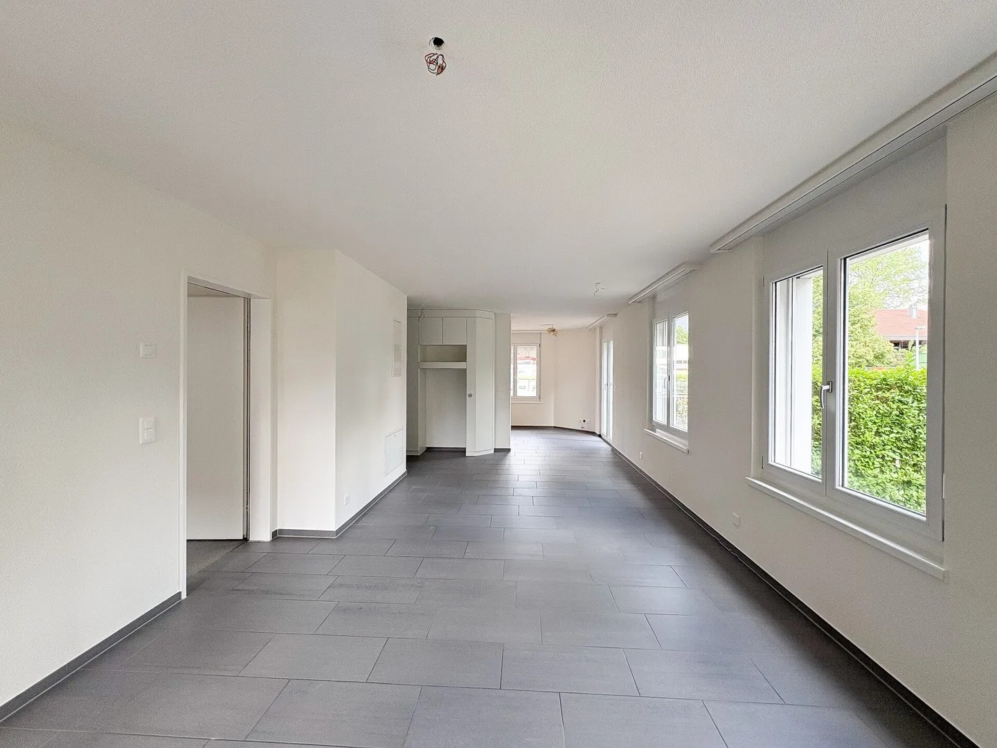 2.5-room ground floor apartment with garden seating area - Photo 3 of 7