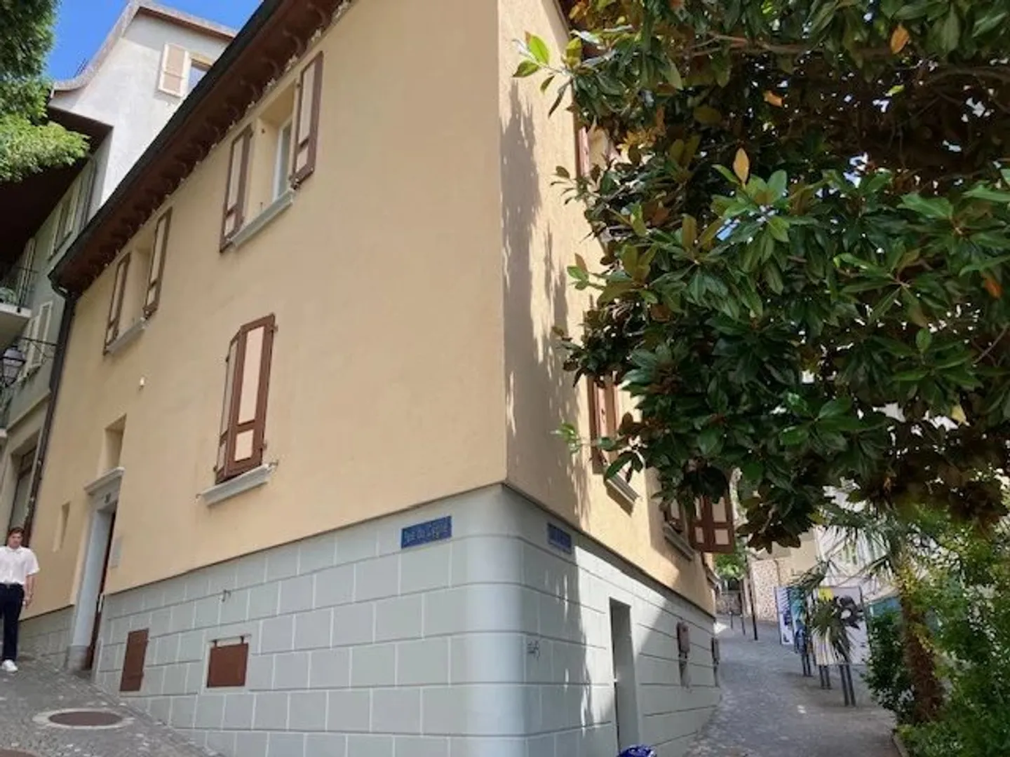 Immeuble de rendement rénové au coeur de Montreux, à côté du Palace - Photo 3 sur 12