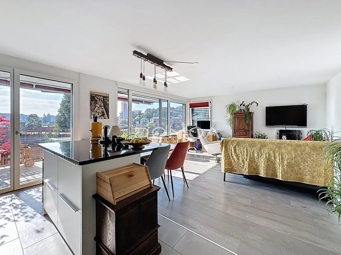 Helles 3,5-Zimmer-Wohnung mit großem Balkon - Foto 1 von 8