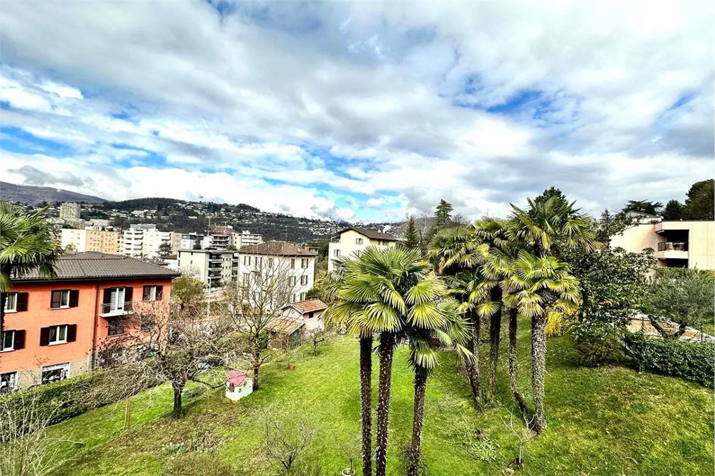 Élégants 2,5 pièces avec vue sur la verdure et terrasse - Photo 8 sur 9