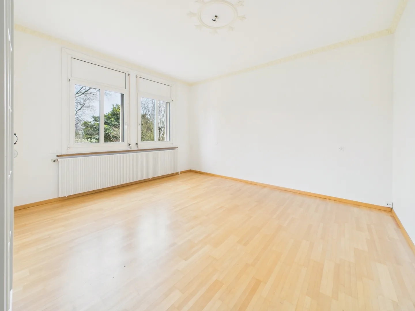 Incantevole casa a schiera di 4,5 stanze con giardino a Nidau - Foto 6 di 13