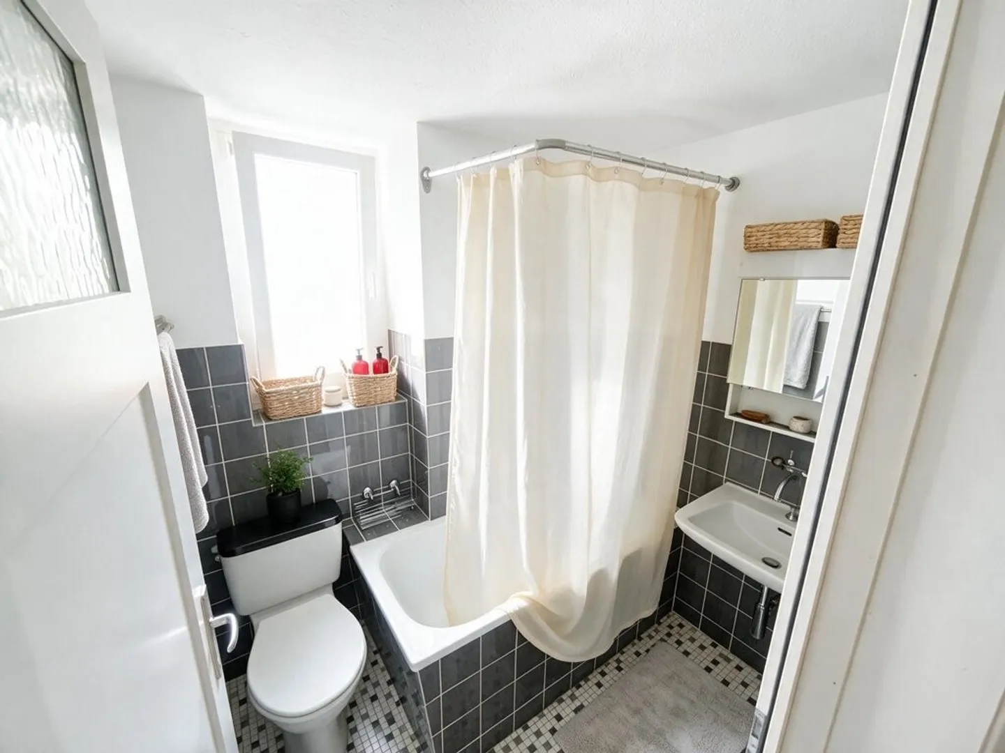Appartement lumineux de 4,5 pièces dans un emplacement central à Saint-Gall - Photo 6 sur 9