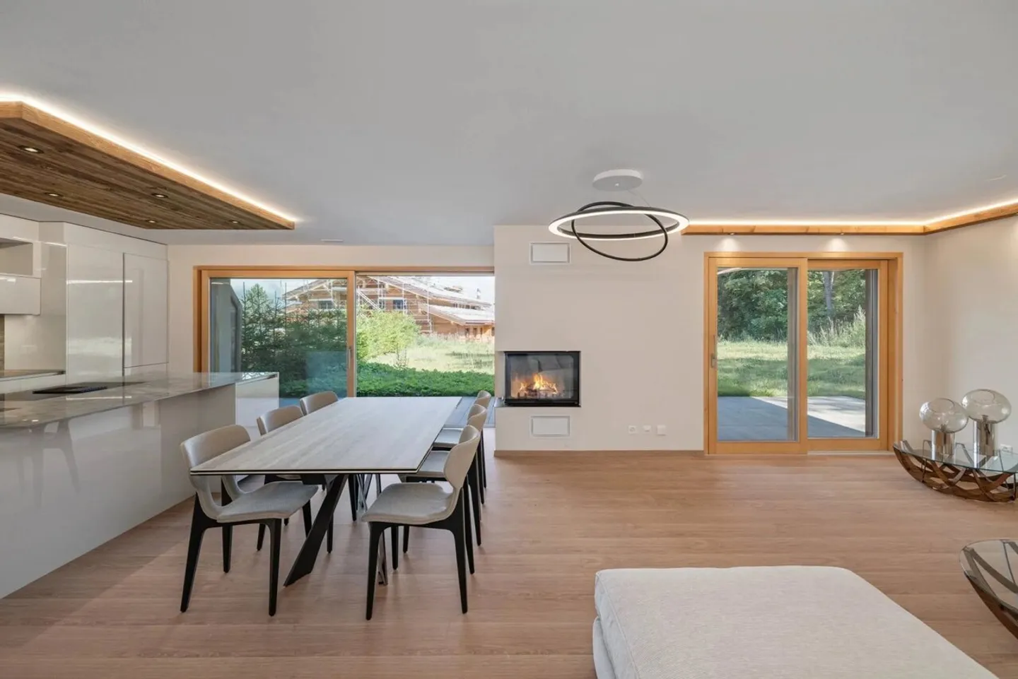 Luxuriöse Gartenwohnung am Rande des Golfplatzes in Crans-Montana - Foto 2 von 7