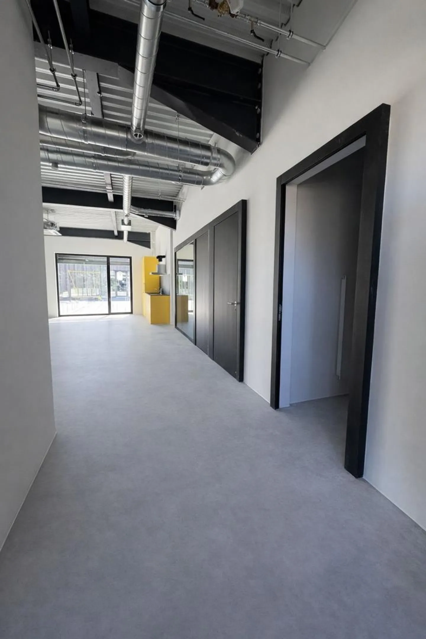 New Commercial Space in Minergie P - Photo 2 of 3