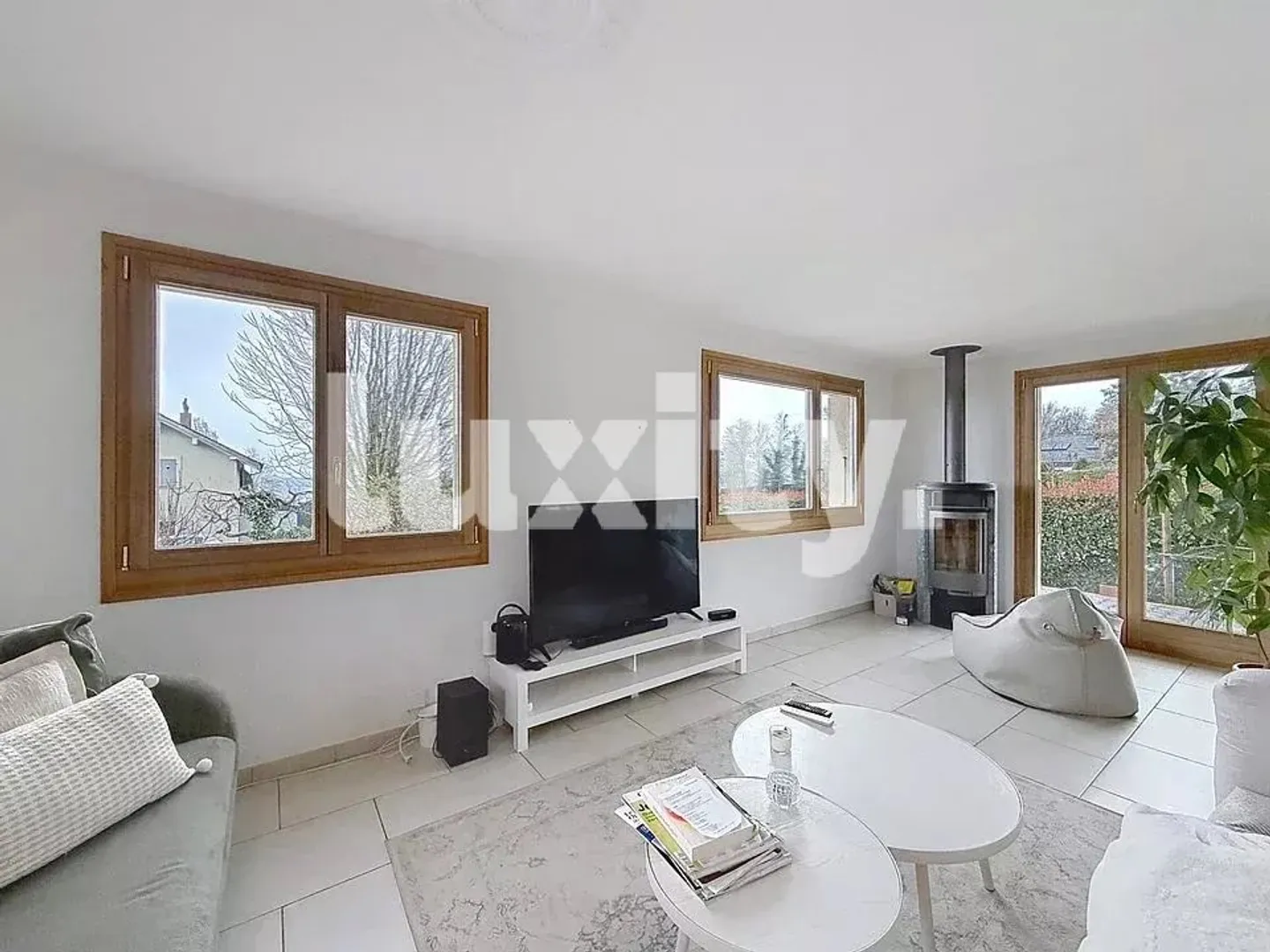 Elegant Villa with Lake Views - Photo 2 of 7