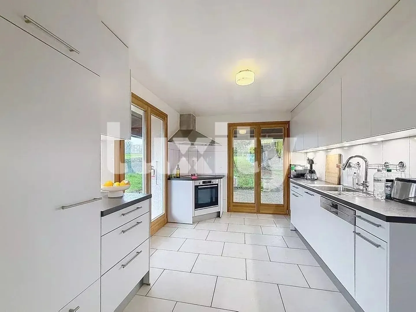 Elegant Villa with Lake Views - Photo 4 of 7