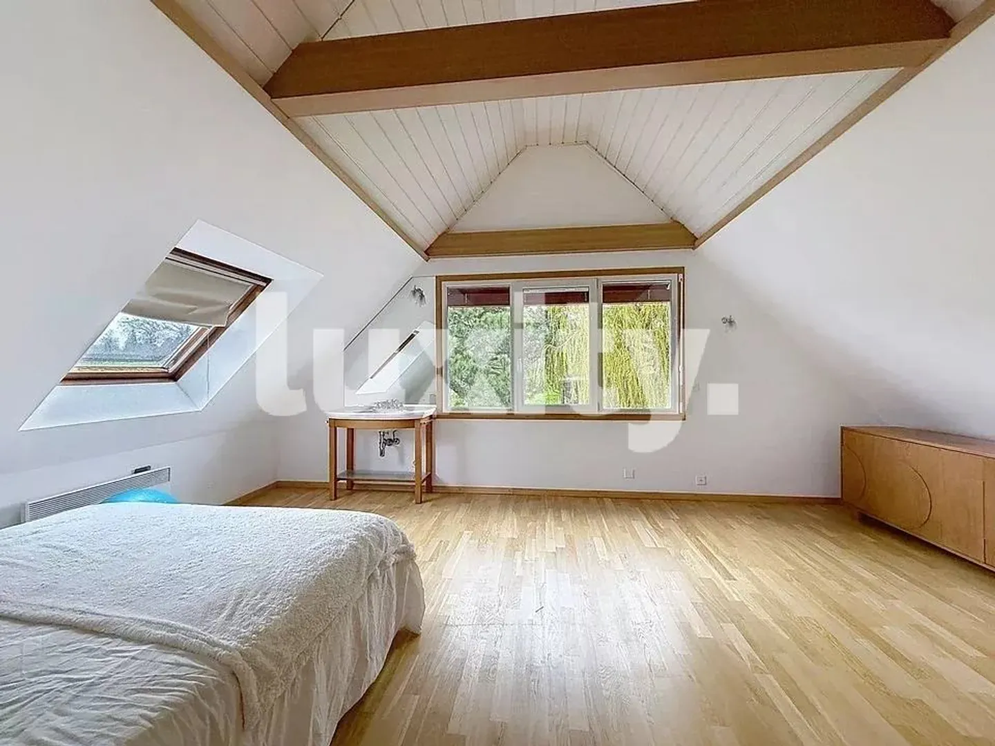 Elegant Villa with Lake Views - Photo 5 of 7