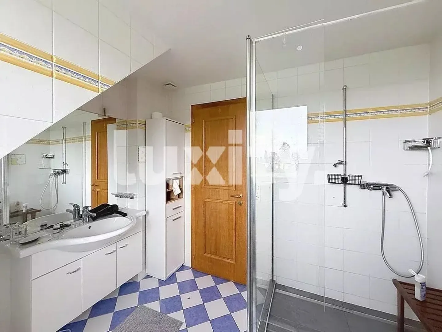 Elegant Villa with Lake Views - Photo 6 of 7