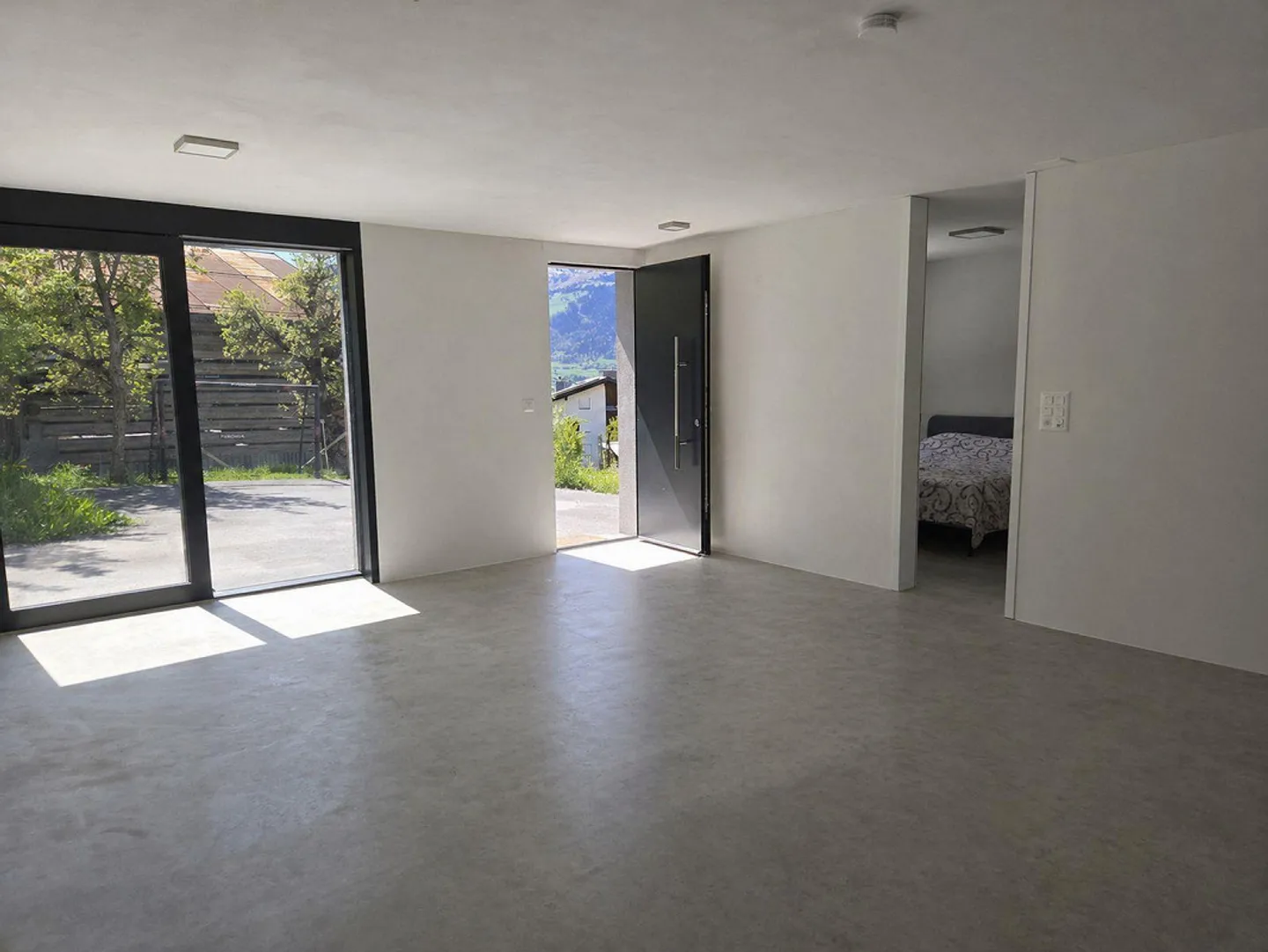 Modern 2.5-room new apartment in Sagogn with patio and parking space - Photo 3 of 9