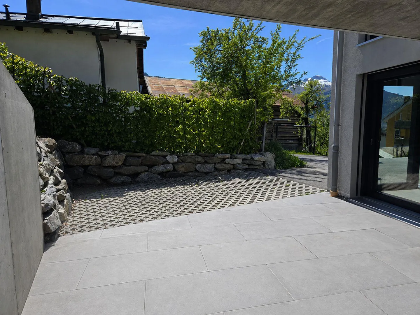 Modern 2.5-room new apartment in Sagogn with patio and parking space - Photo 7 of 9