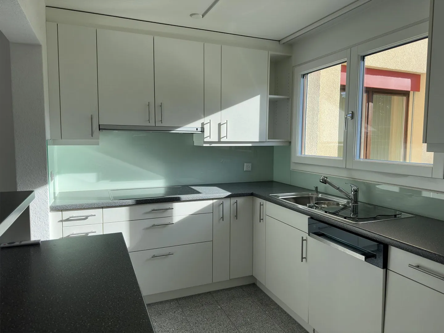 Beautiful sunny 3.5 room garden apartment - Photo 1 of 26