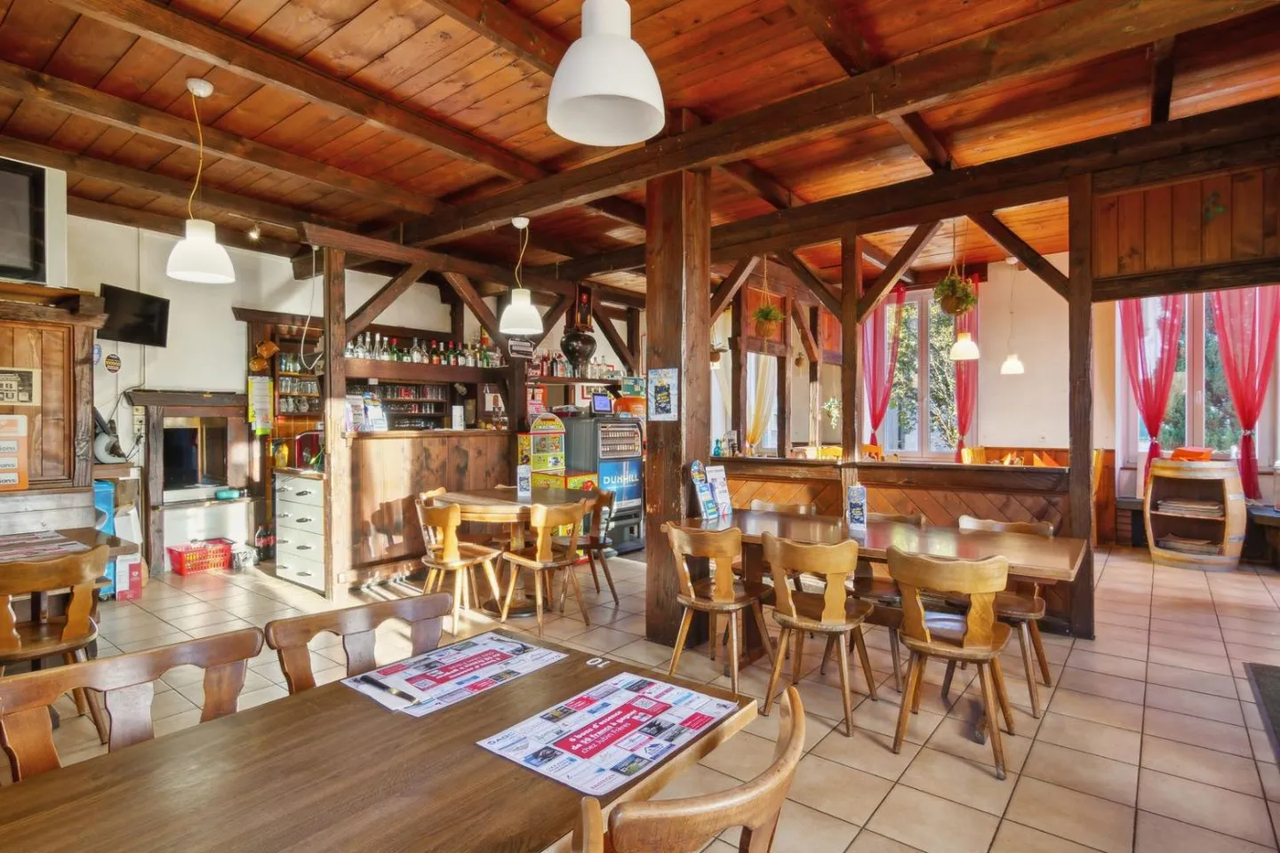 Gemischt genutztes Gebäude 9 Zimmer - Foto 2 von 8