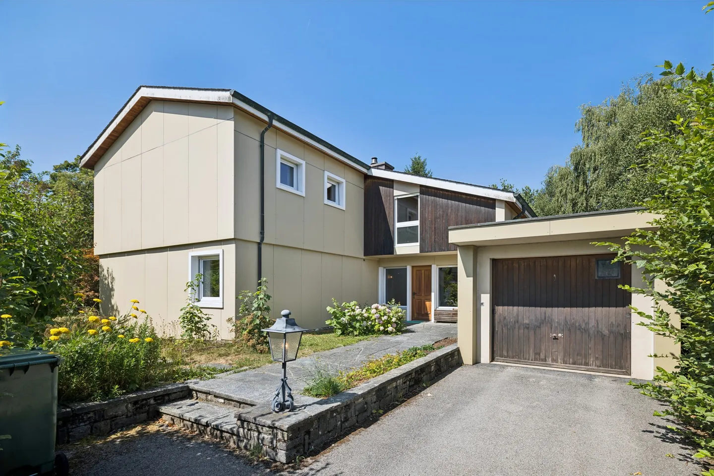 Maison avec 7,5 pièces sur 3 niveaux - Photo 1 sur 10