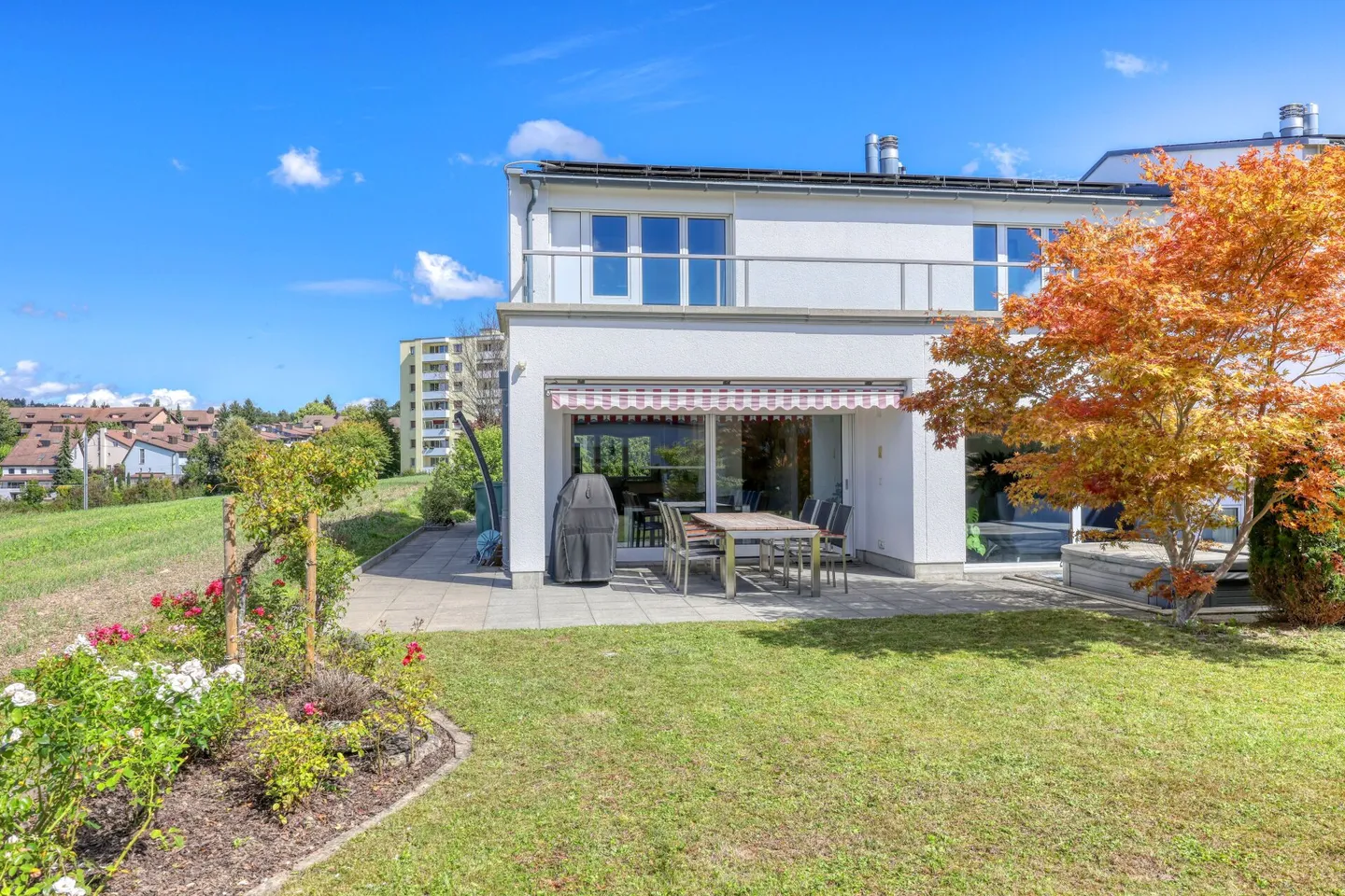 5.5-Room Semi-Detached House with Garden - a Home to Arrive and Feel Good - Photo 1 of 6