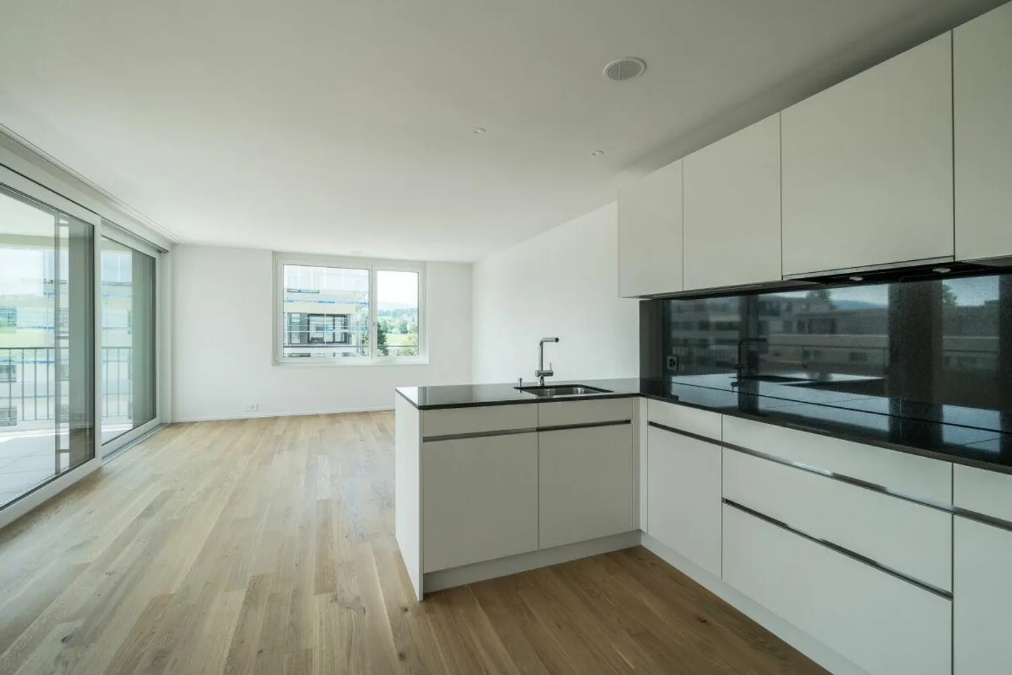 Moderno appartamento di 3,5 locali al lago - Foto 1 di 11