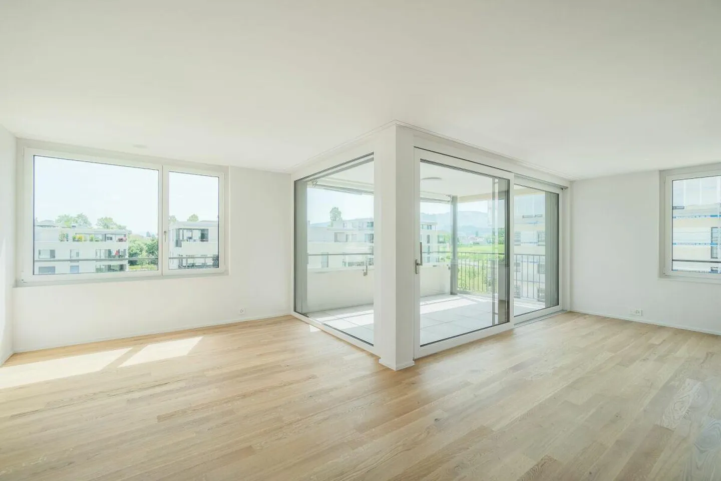 Moderno appartamento di 3,5 locali al lago - Foto 3 di 11