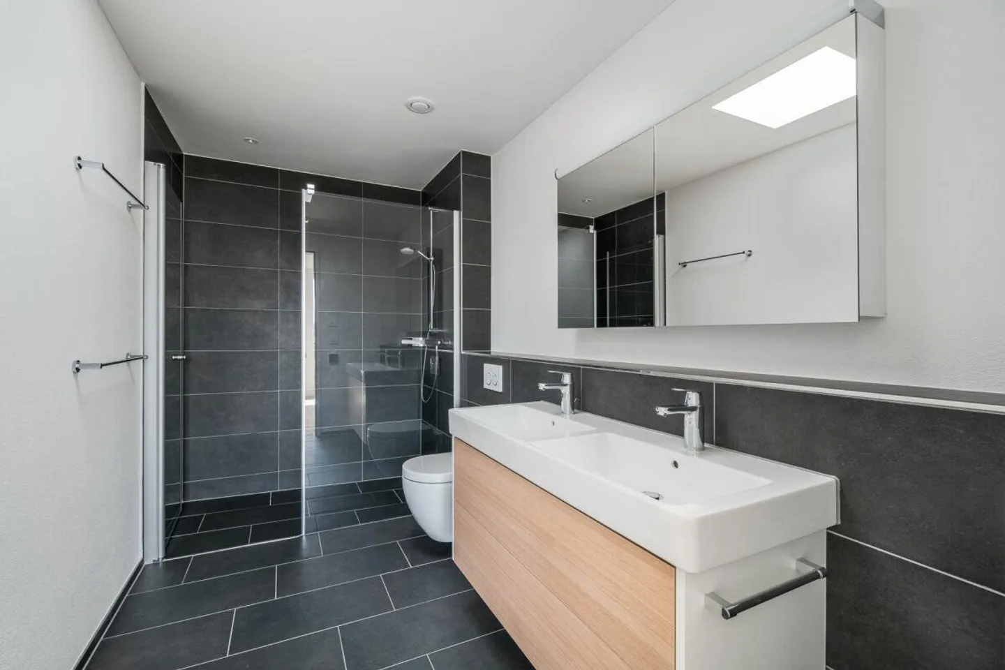 Moderno appartamento di 3,5 locali al lago - Foto 4 di 11