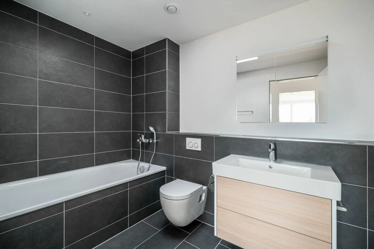 Moderno appartamento di 3,5 locali al lago - Foto 5 di 11