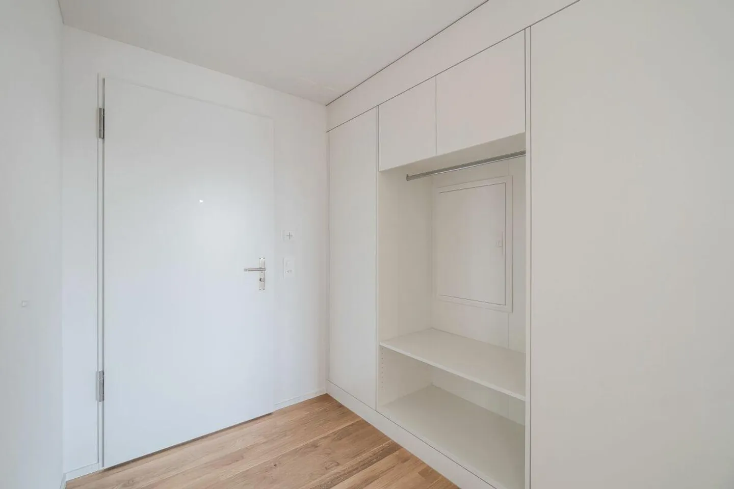 Moderno appartamento di 3,5 locali al lago - Foto 8 di 11