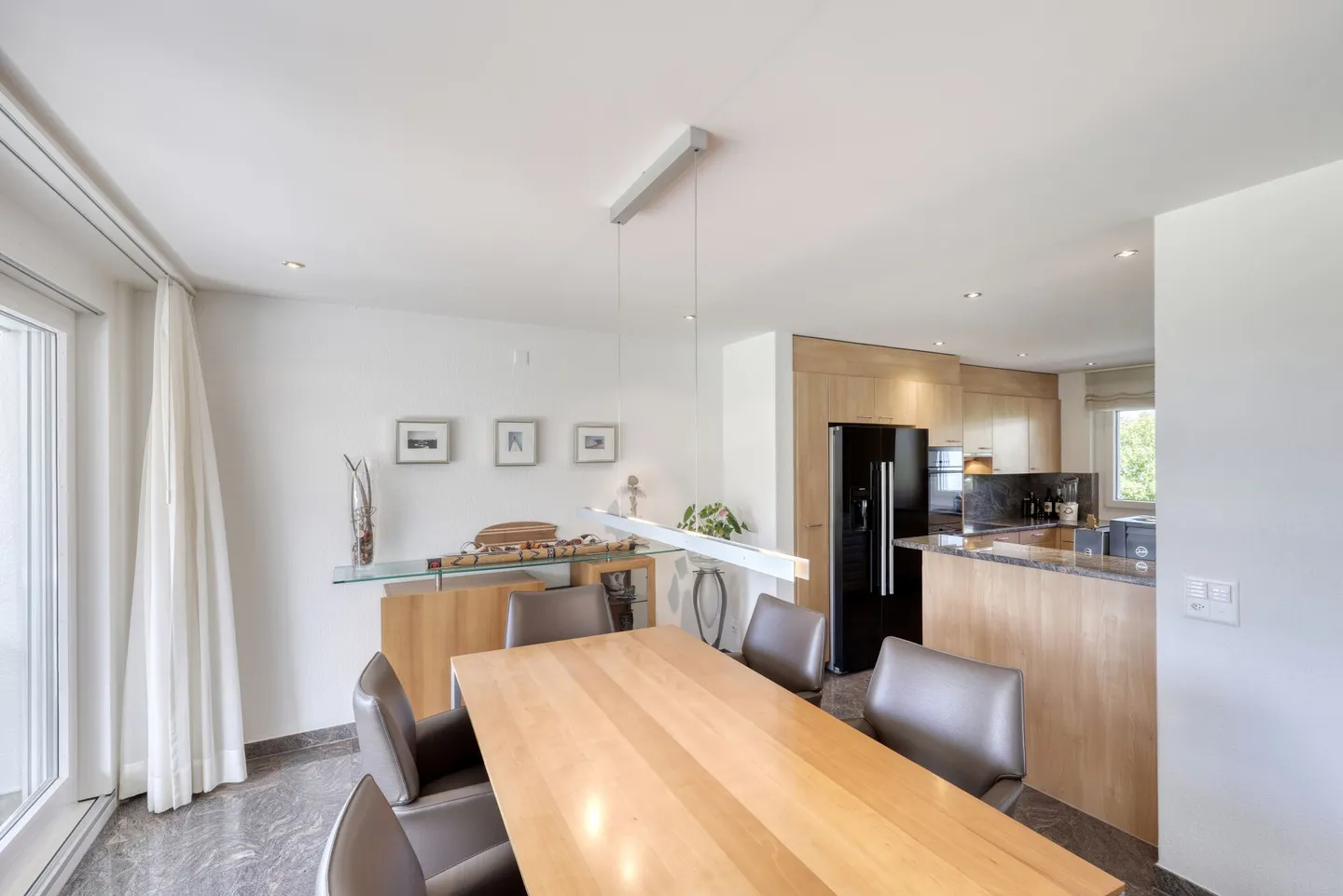 5.5-Room Semi-Detached House with Garden - a Home to Arrive and Feel Good - Photo 3 of 6