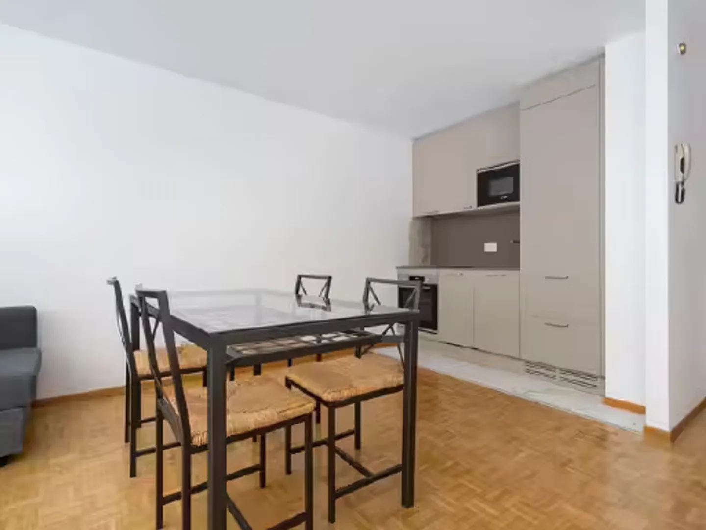 Appartement lumineux avec accès jardin - Photo 2 sur 9