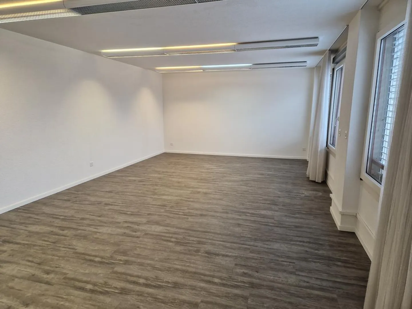 Büroraum am Bahnhof in Lausen - Foto 1 von 3