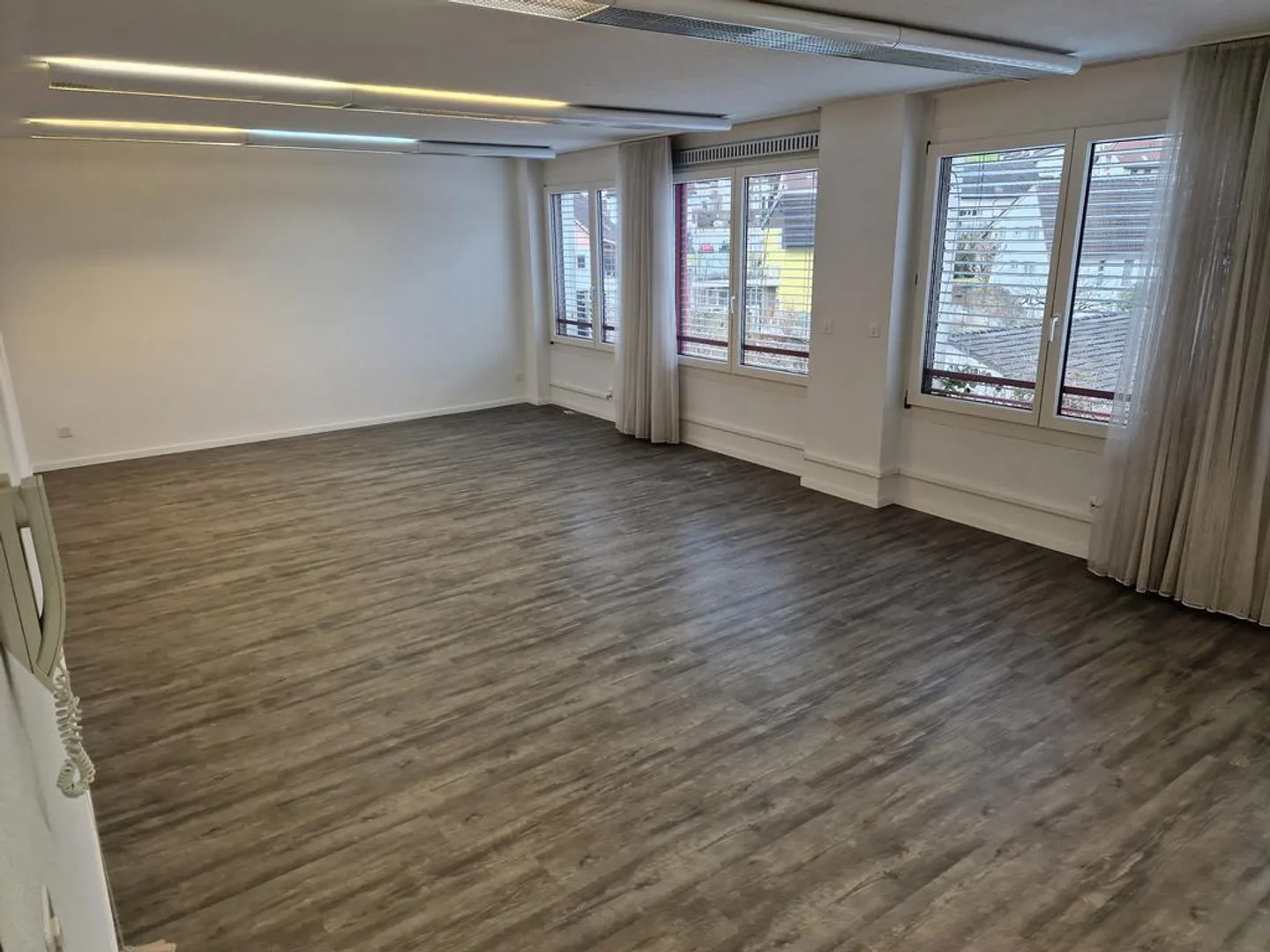 Büroraum am Bahnhof in Lausen - Foto 2 von 3