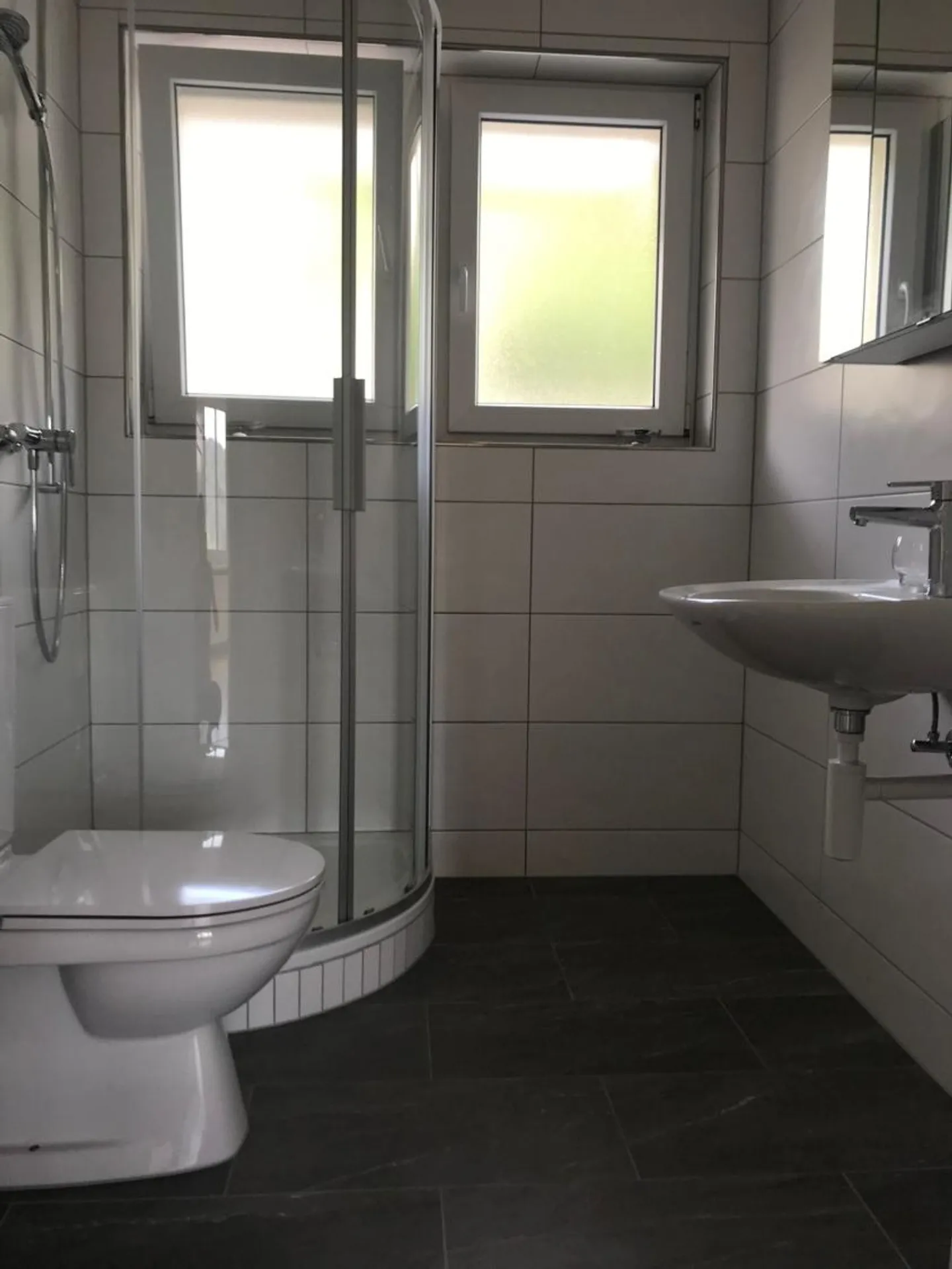 Bel appartement de 4 pièces - Photo 2 sur 8