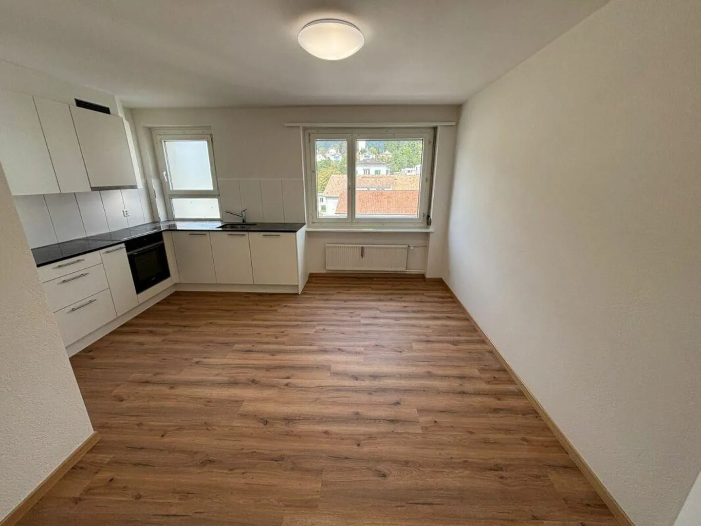 Appartamento di 5,5 stanze recentemente ristrutturato - Foto 2 di 14