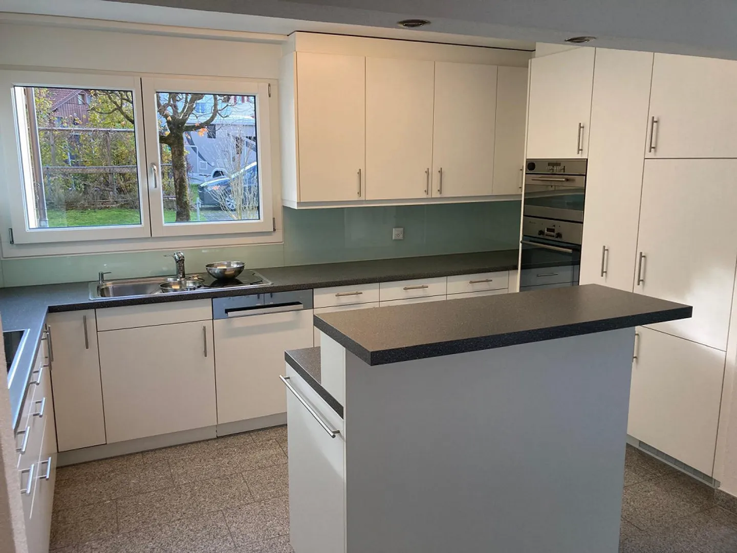 Beautiful sunny 3.5 room garden apartment - Photo 2 of 26