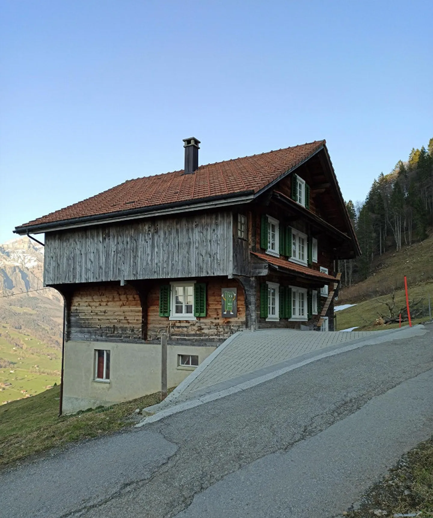 Single-family house in beautiful Muotathal - Photo 2 of 26