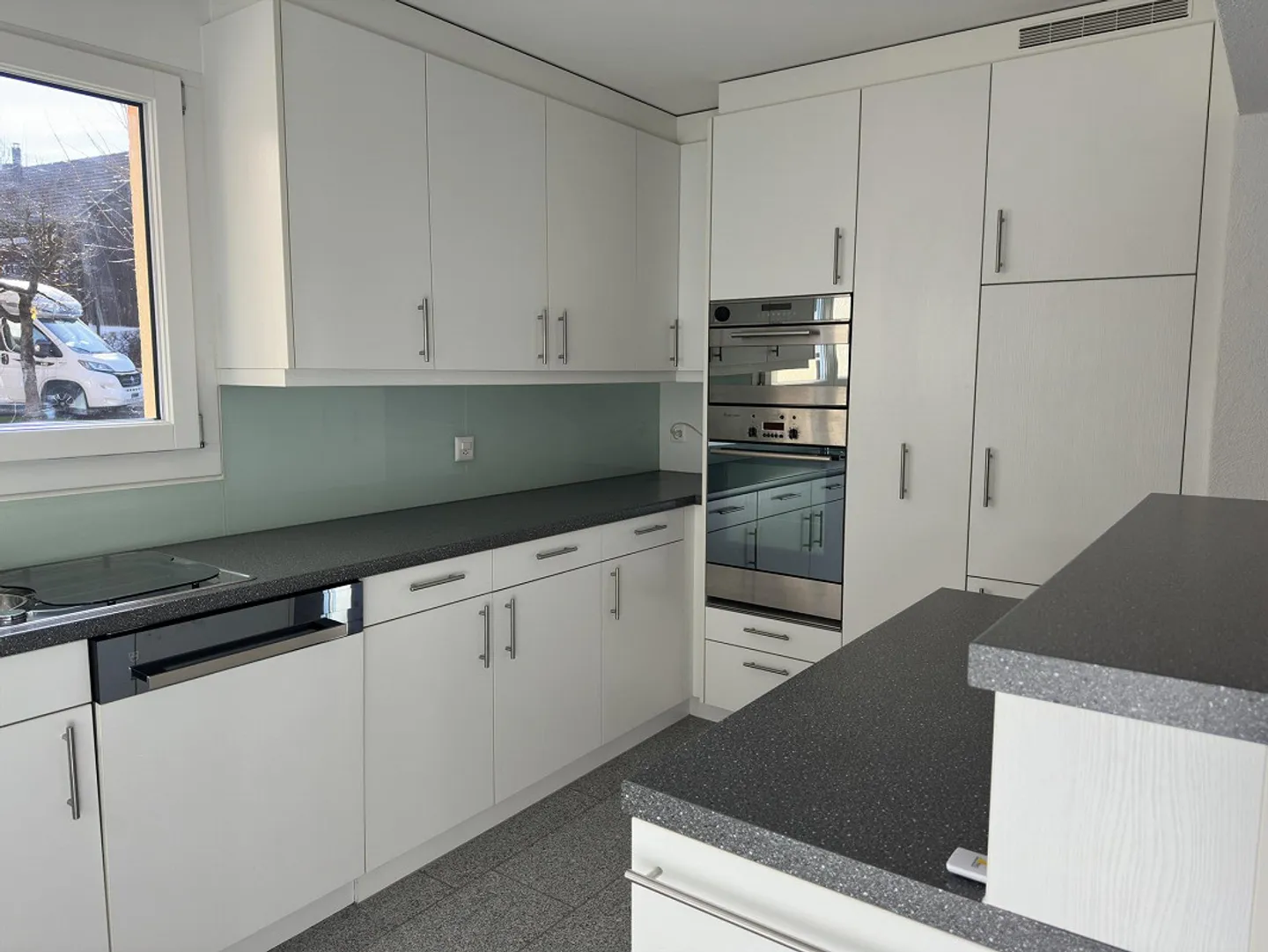 Beautiful sunny 3.5 room garden apartment - Photo 3 of 26