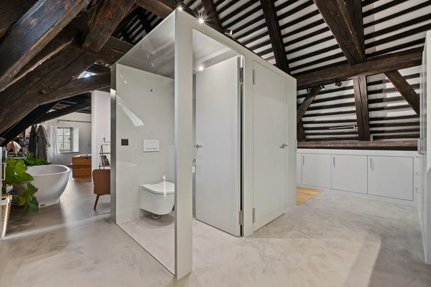 Stylish Tithe House with Two Residential Units - Photo 4 of 8