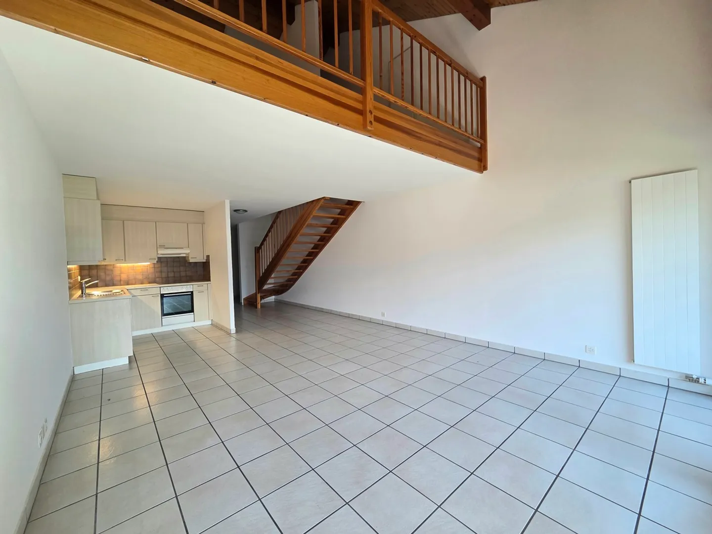 Appartement duplex spacieux de 2,5 pièces avec balcon - Photo 1 sur 10