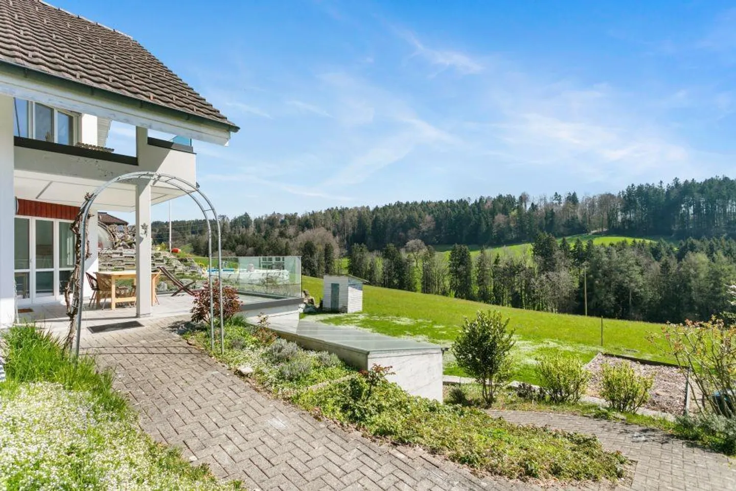 Maison spacieuse en zone calme - Photo 2 sur 12