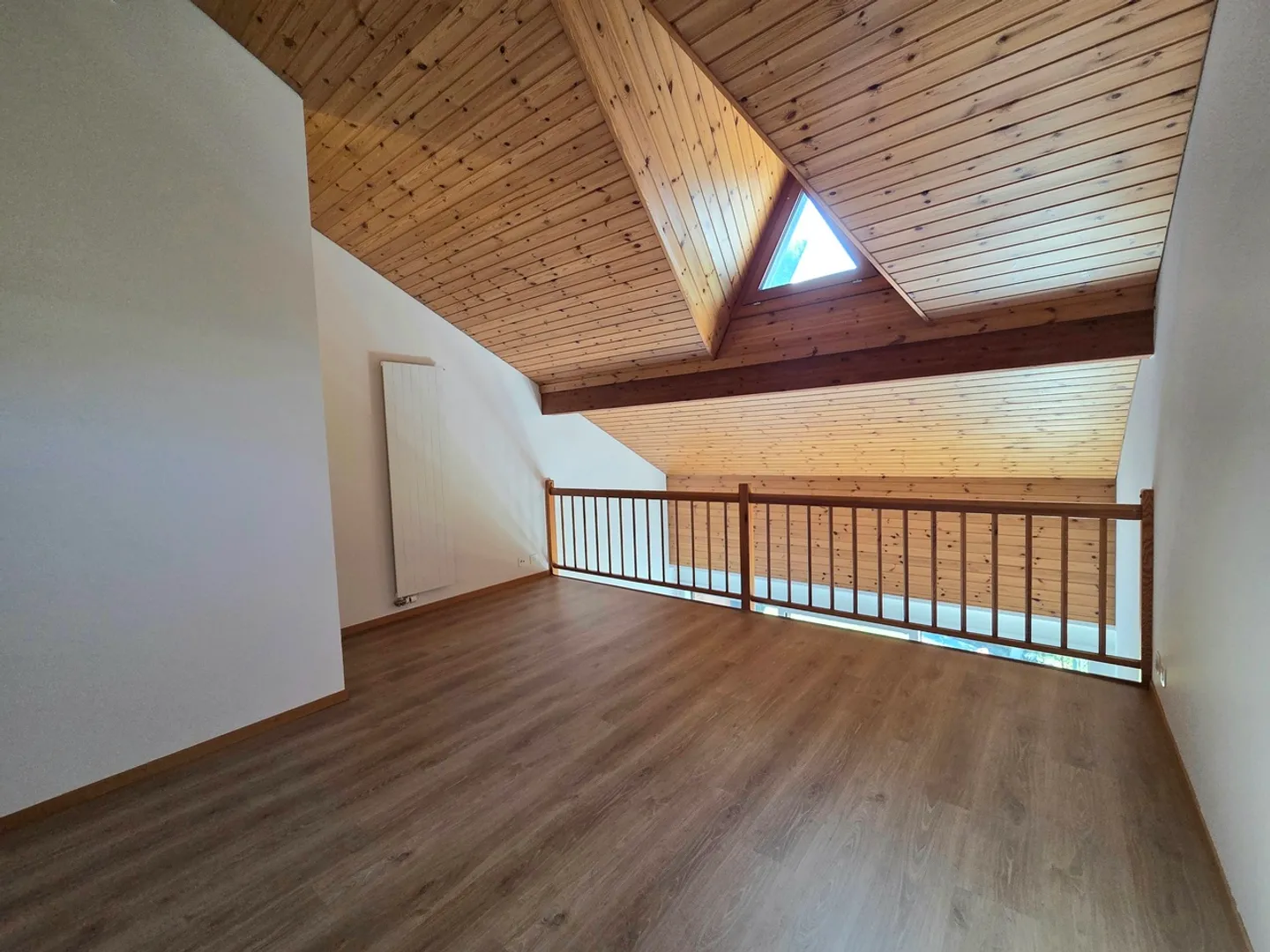 Appartement duplex spacieux de 2,5 pièces avec balcon - Photo 5 sur 10