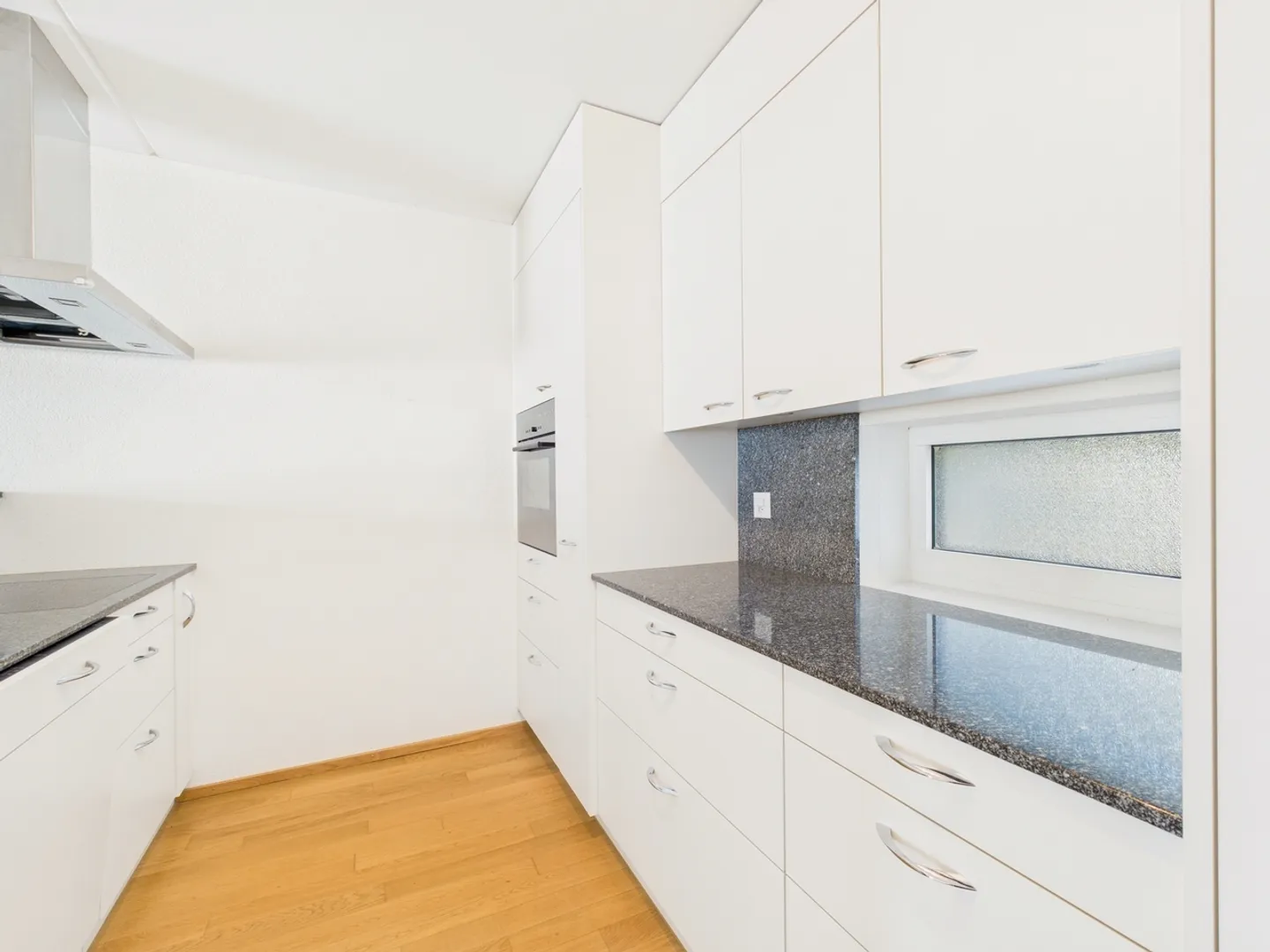 Cozy 2.5-Room Apartment with Balcony - Photo 4 of 13