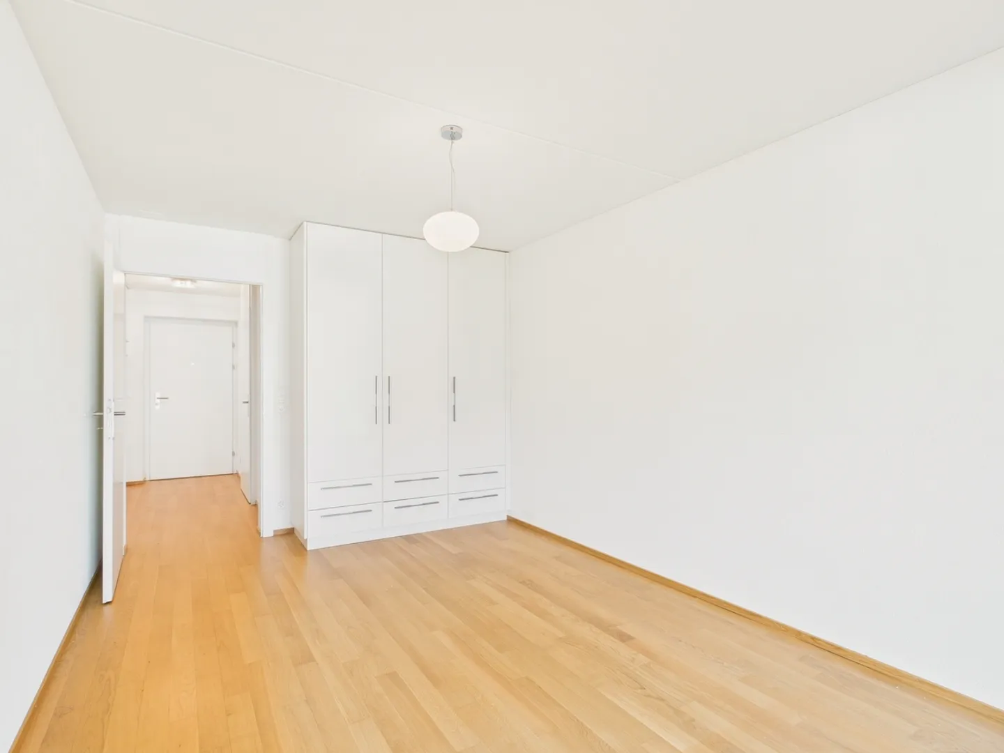 Cozy 2.5-Room Apartment with Balcony - Photo 7 of 13