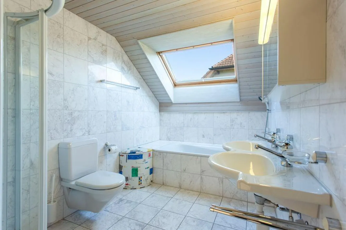 Maison spacieuse en zone calme - Photo 9 sur 12