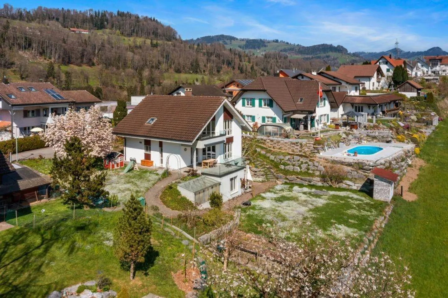 Maison spacieuse en zone calme - Photo 11 sur 12