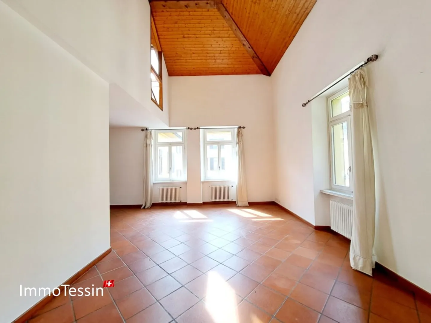 Penthouse Luxueux et Stylé dans un Emplacement de Choix près de la Célèbre Promenade de Lugano - Photo 8 sur 13