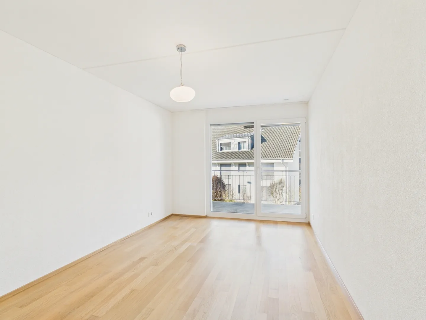 Cozy 2.5-Room Apartment with Balcony - Photo 8 of 13