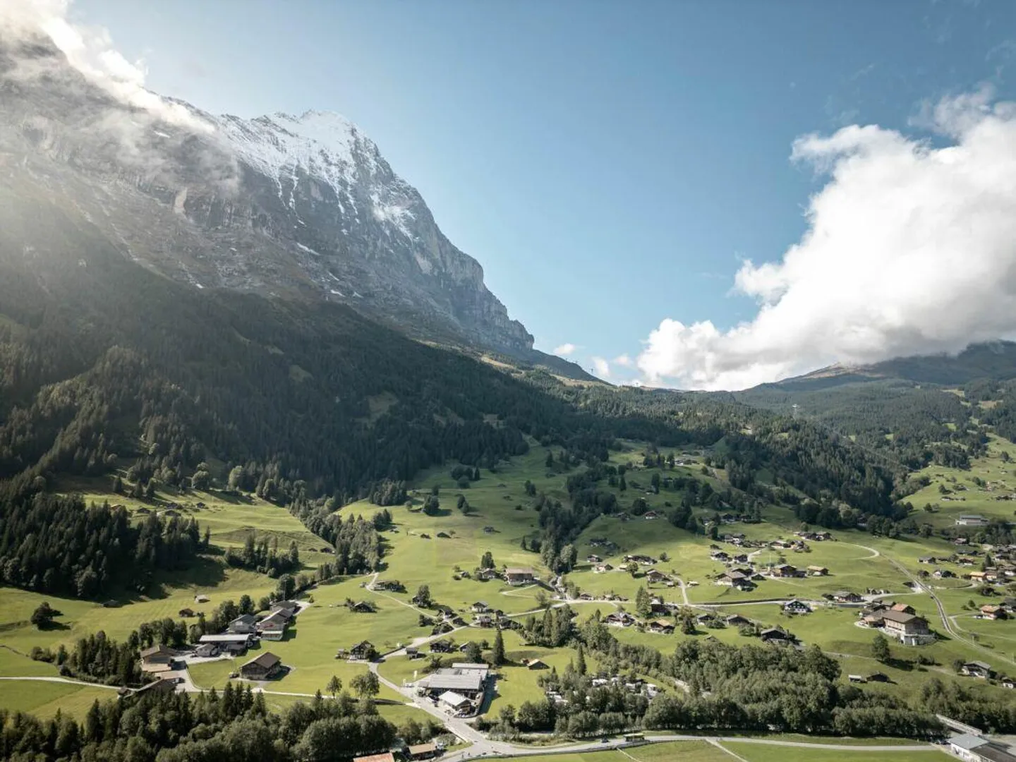 Spacious 5-Room Penthouse Apartment in Chalet Granit - Photo 3 of 23