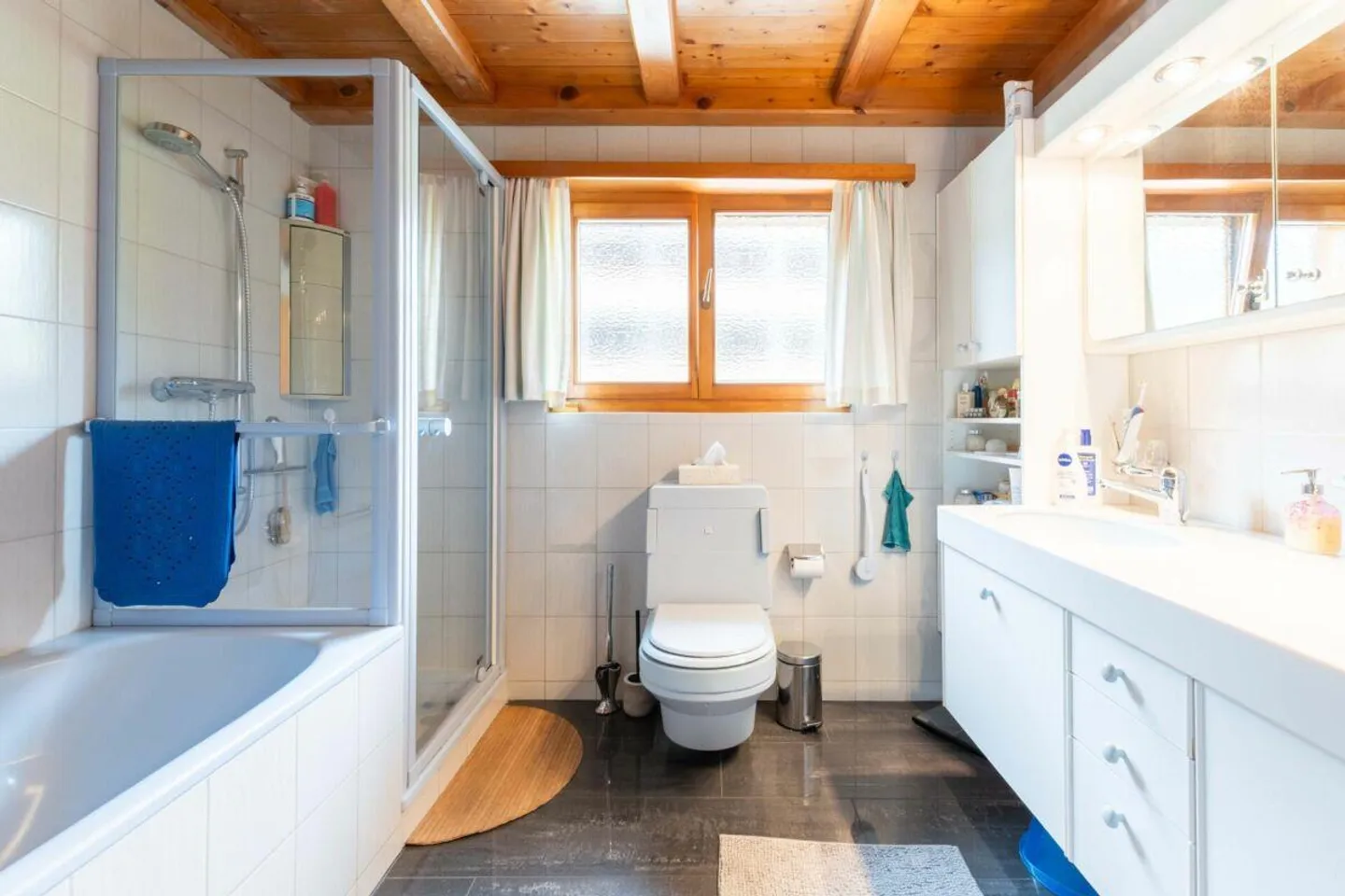 Spacious 5-Room Penthouse Apartment in Chalet Granit - Photo 15 of 23