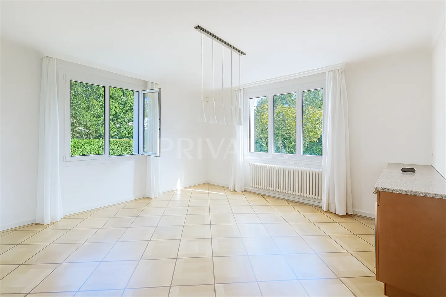 Charming individual villa with pool in a quiet and green environment - Photo 5 of 13