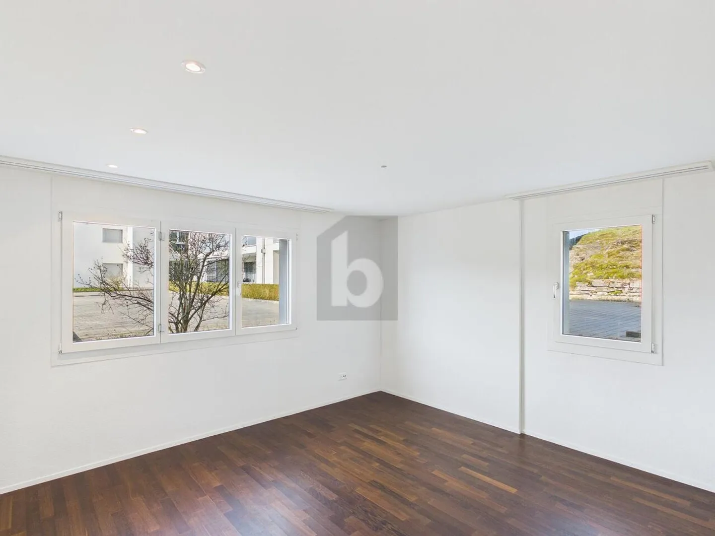 Stylish Apartment with Mountain View - Photo 4 of 6