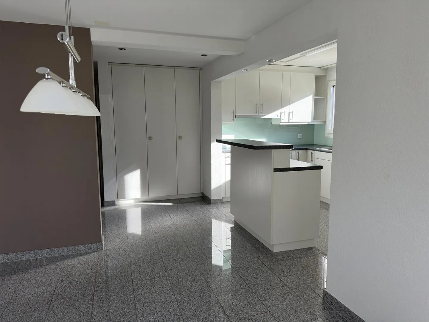 Beautiful sunny 3.5 room garden apartment - Photo 9 of 26