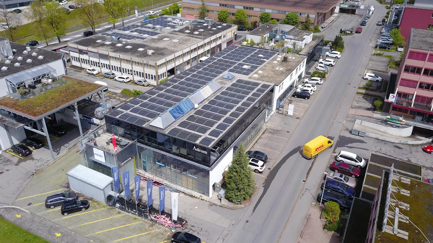 Modernes Büro in Baar - Foto 1 von 12