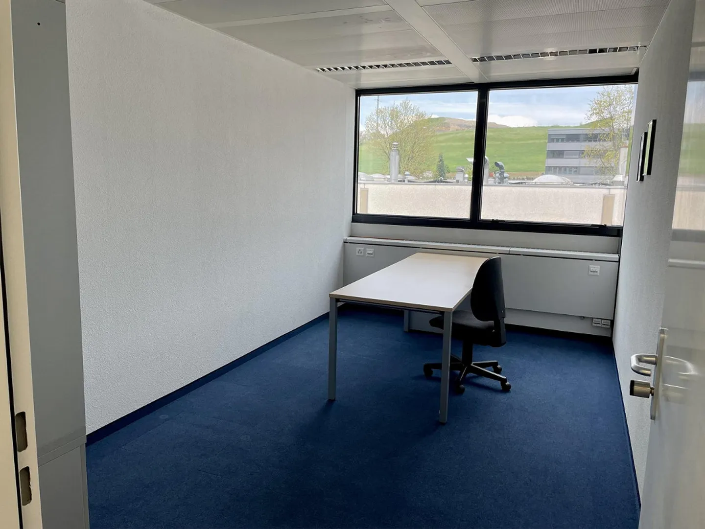 Modernes Büro in Baar - Foto 8 von 12