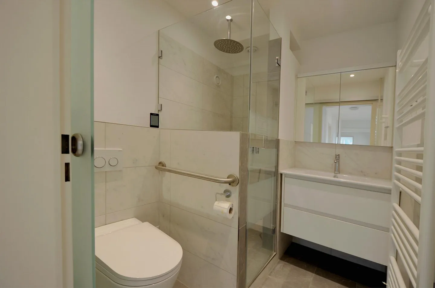 Generous Living with a View – 5-Room Apartment Above the Birstal - Photo 3 of 13
